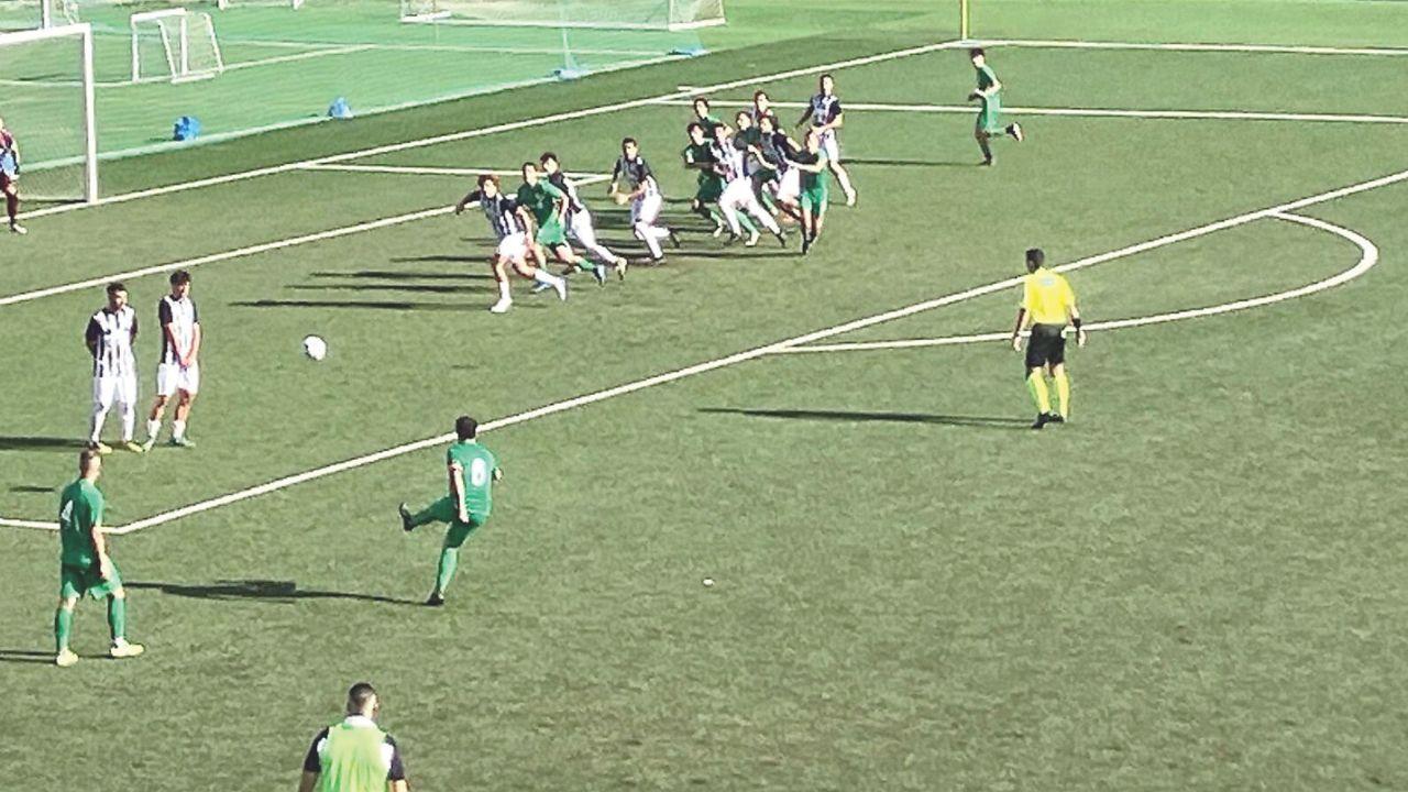 Un’azione del match tra Viareggio e Pro Livorno