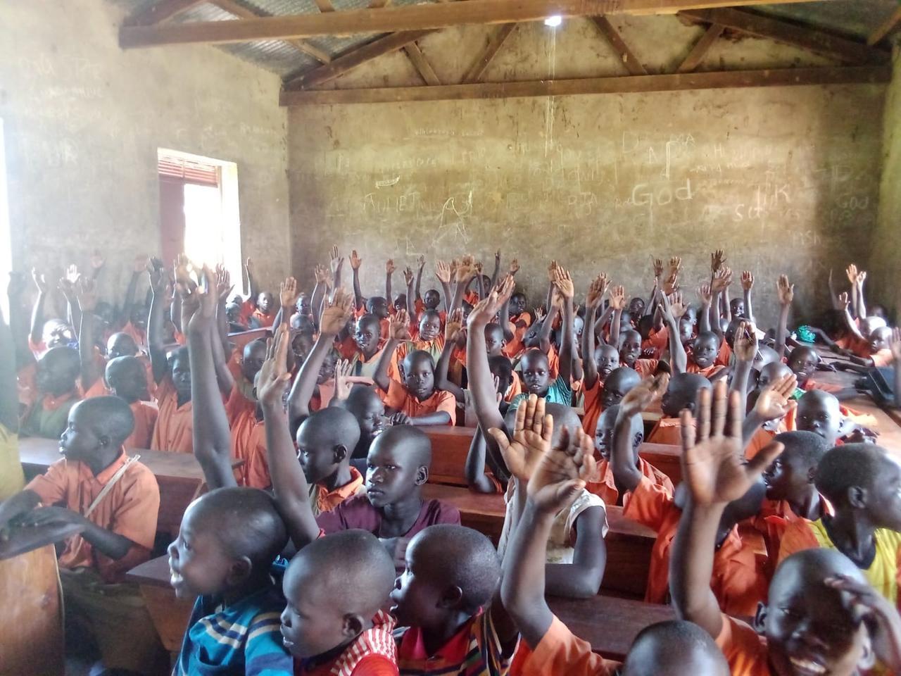 
	Una scuola in Africa (foto profilo social Osvic Oristano)

