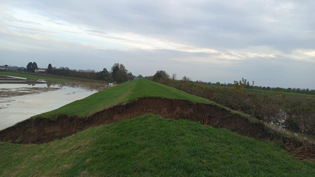 Selfie sugli argini a rischio dell’alluvione: «Irresponsabili»