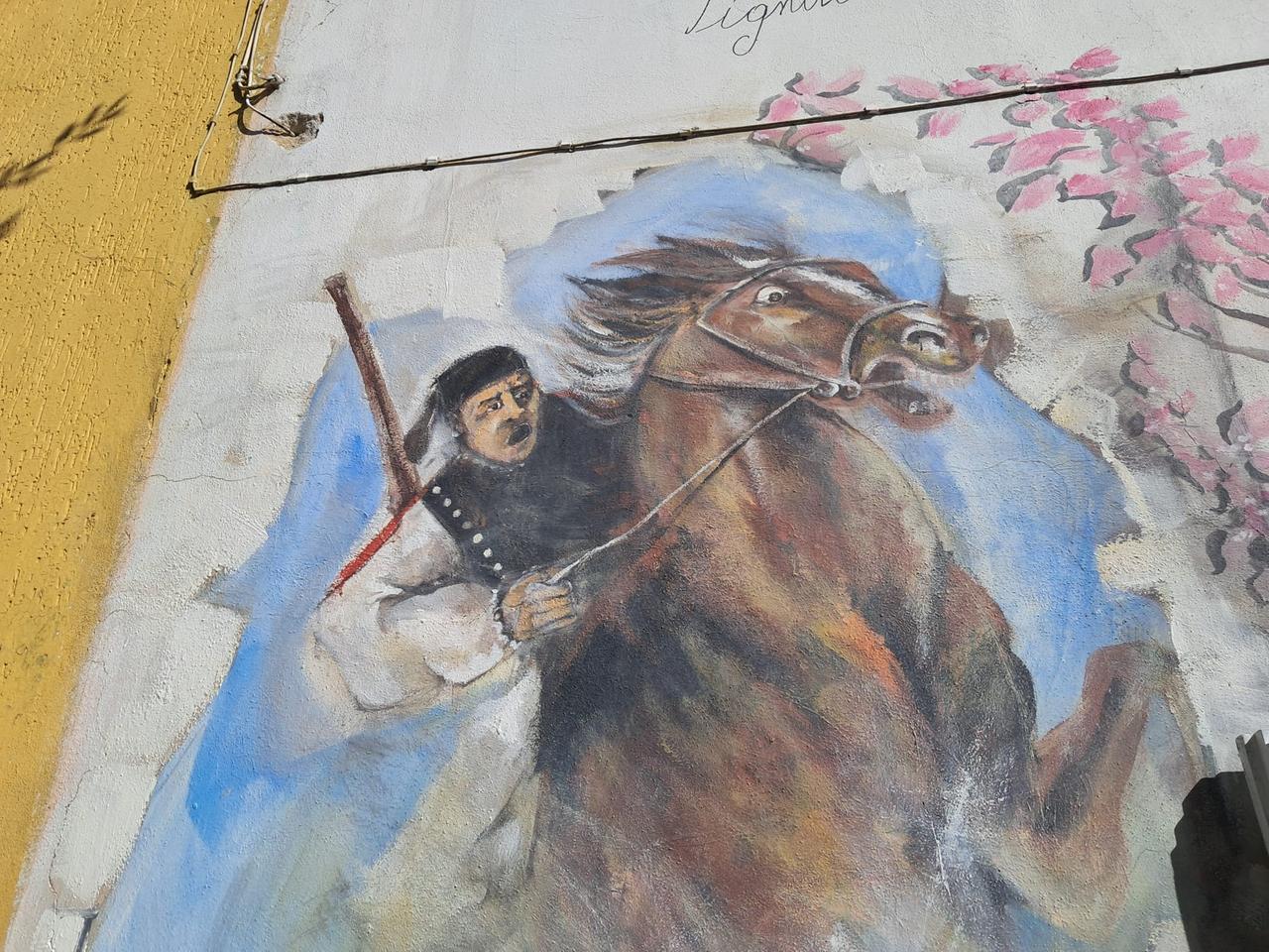 
	Il murale che ritrae Roglia lungo via Alessandro Manzoni

