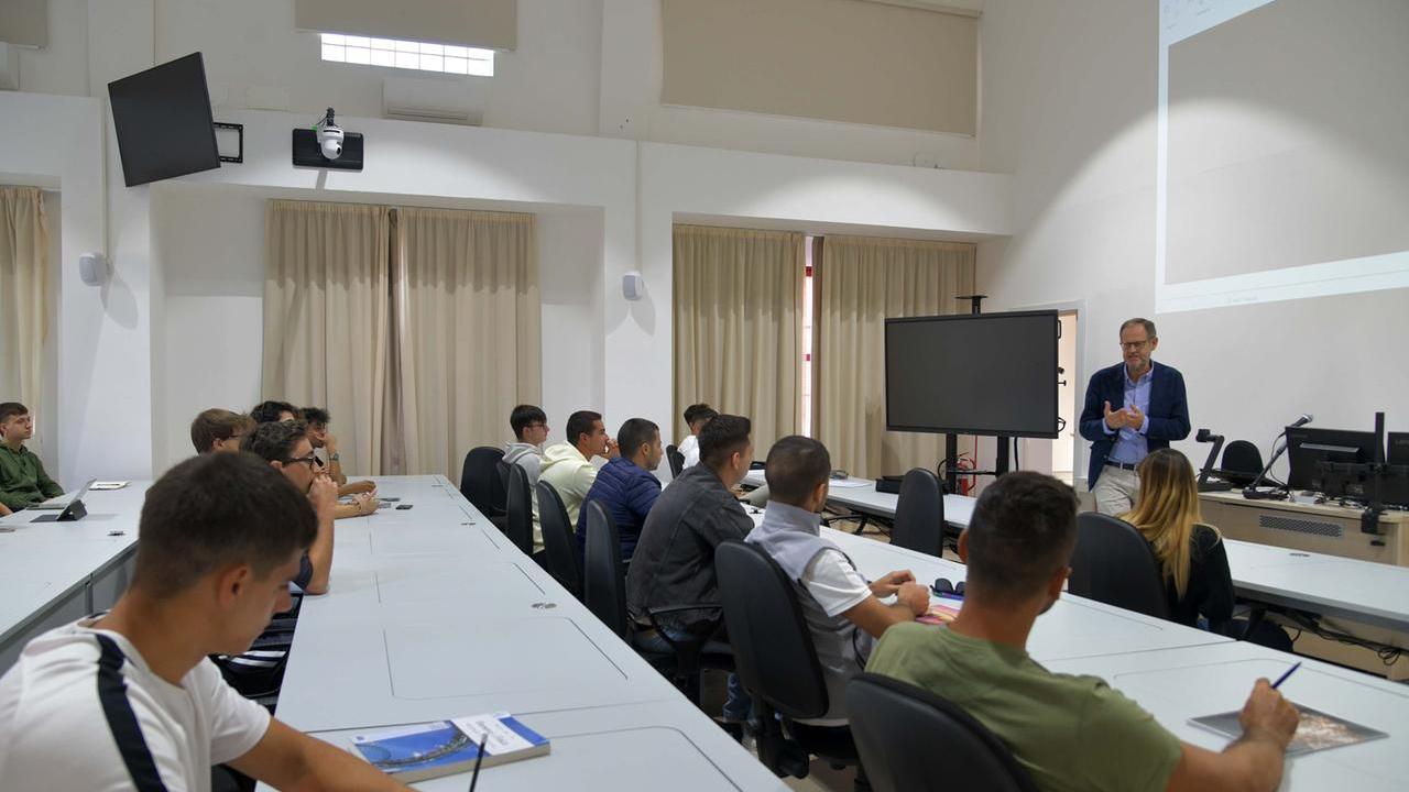 La prima lezione del corso di ingegneria navale