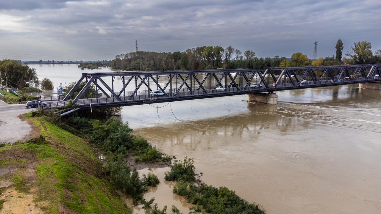 Ferrara, allerta meteo: piena del Po verso la soglia rossa