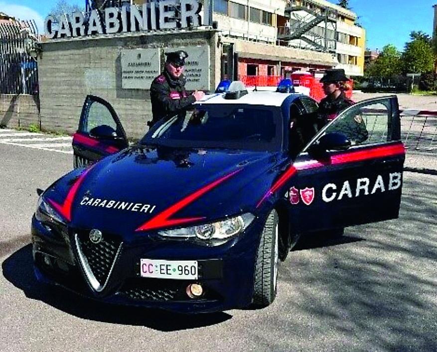Ferrara, spaccia davanti ai carabinieri: arrestato