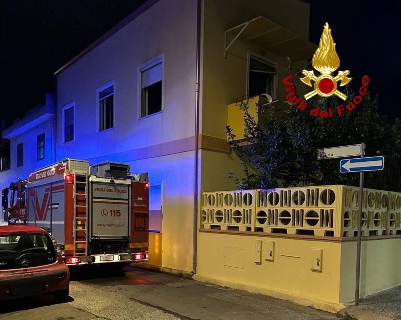Fiamme da un tegamino sul fornello, paura per mamma e figlia