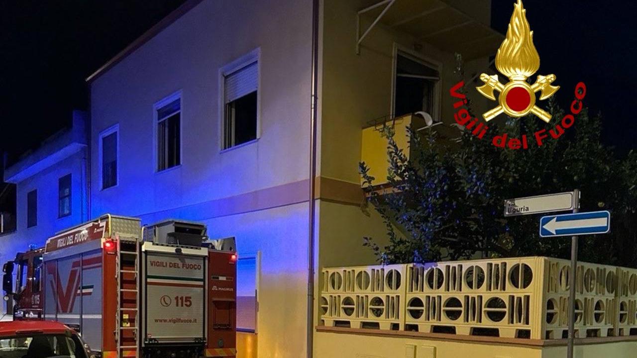 Fiamme da un tegamino sul fornello, paura per mamma e figlia