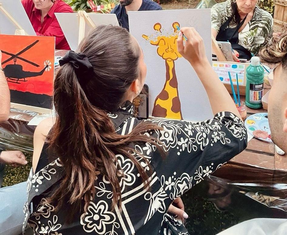 A Reggio Emilia puoi fare un aperitivo in cui dipingere... a piccoli sorsi