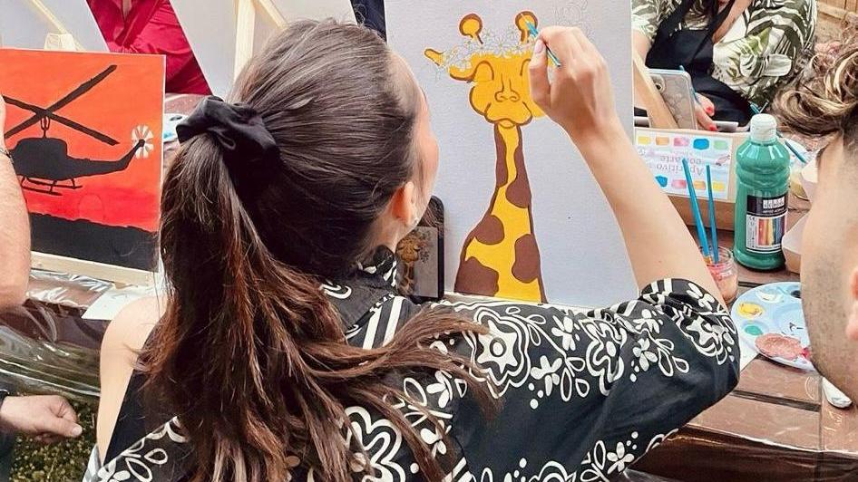 A Reggio Emilia puoi fare un aperitivo in cui dipingere... a piccoli sorsi