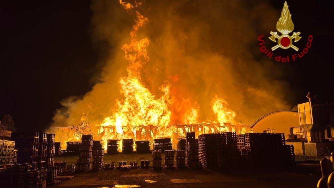 
	L'incendio nello stabilimento

