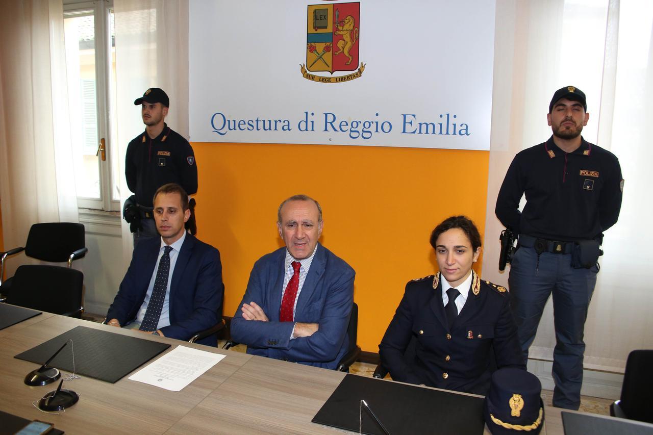 Assalirono due automobilisti per rapinare le loro auto, due arresti