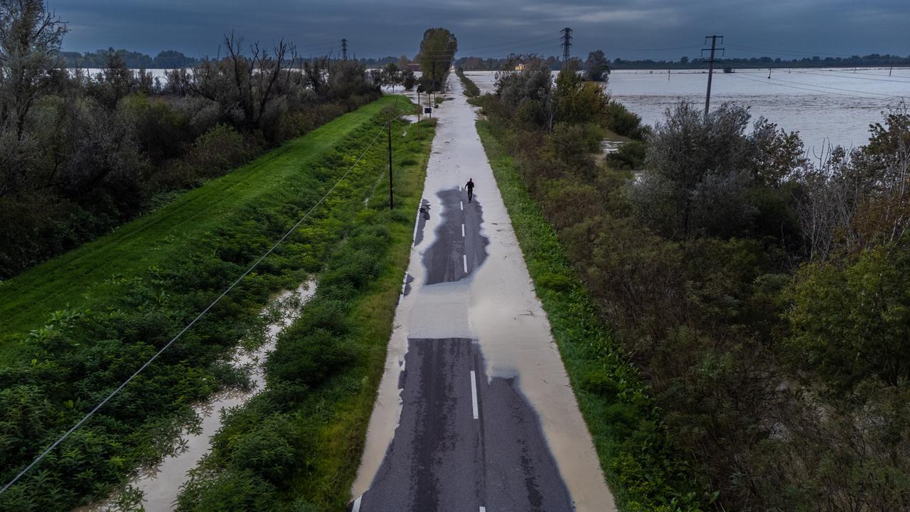 Ferrara e provincia, allerta meteo: chiuse strade e 120 km di ciclabili
