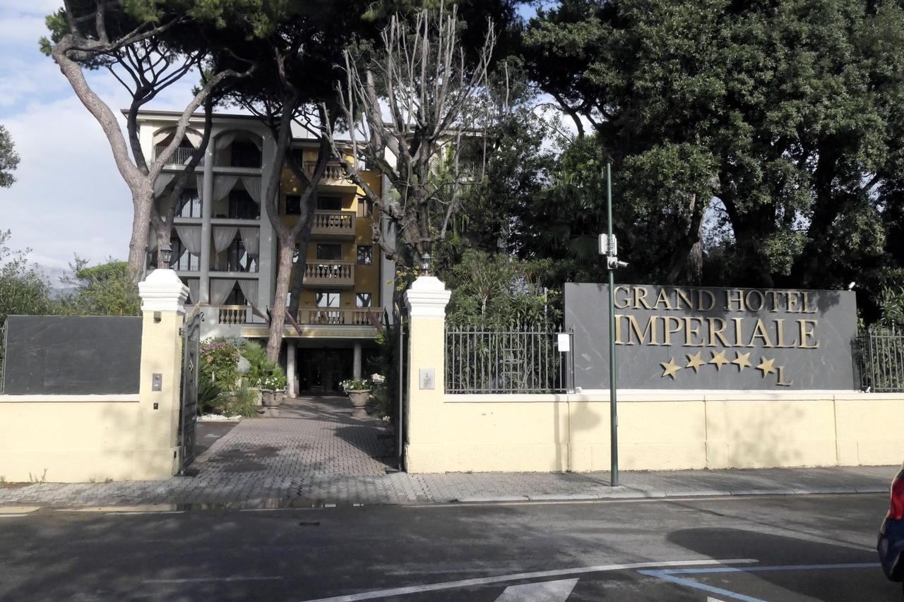 Forte dei Marmi, il super ricco degli Emirati compra il Grand Hotel Imperiale: chi è e quanto ha investito