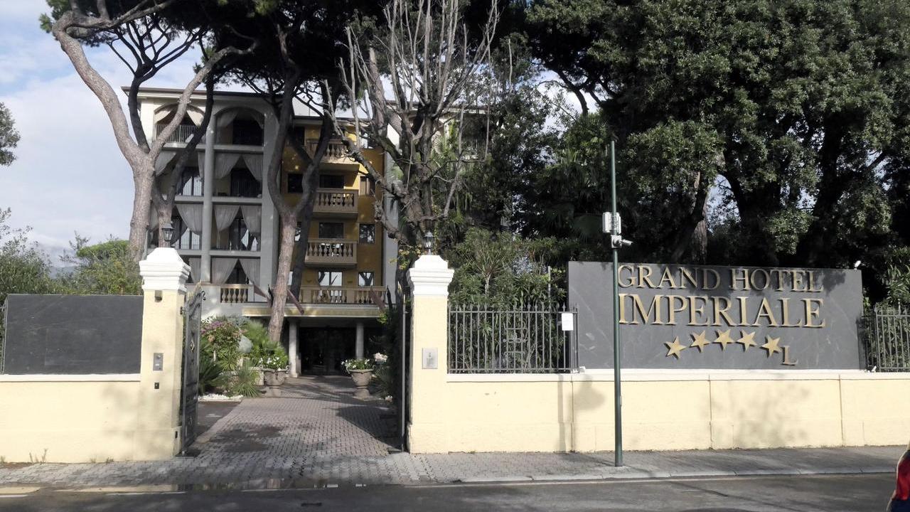 Forte dei Marmi, il super ricco degli Emirati compra il Grand Hotel Imperiale: chi è e quanto ha investito