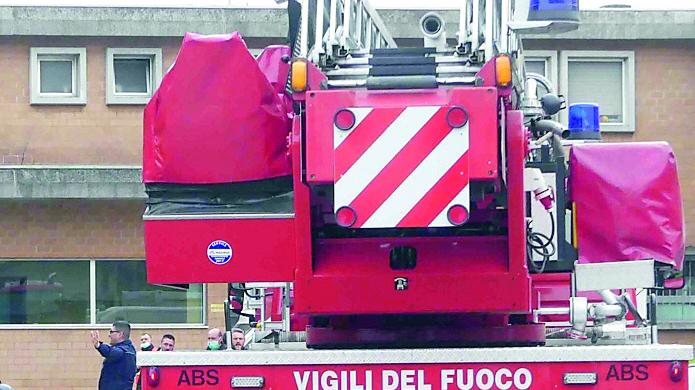 Ferrara, palloni da calcio lanciati in carcere per introdurre droga e telefonini