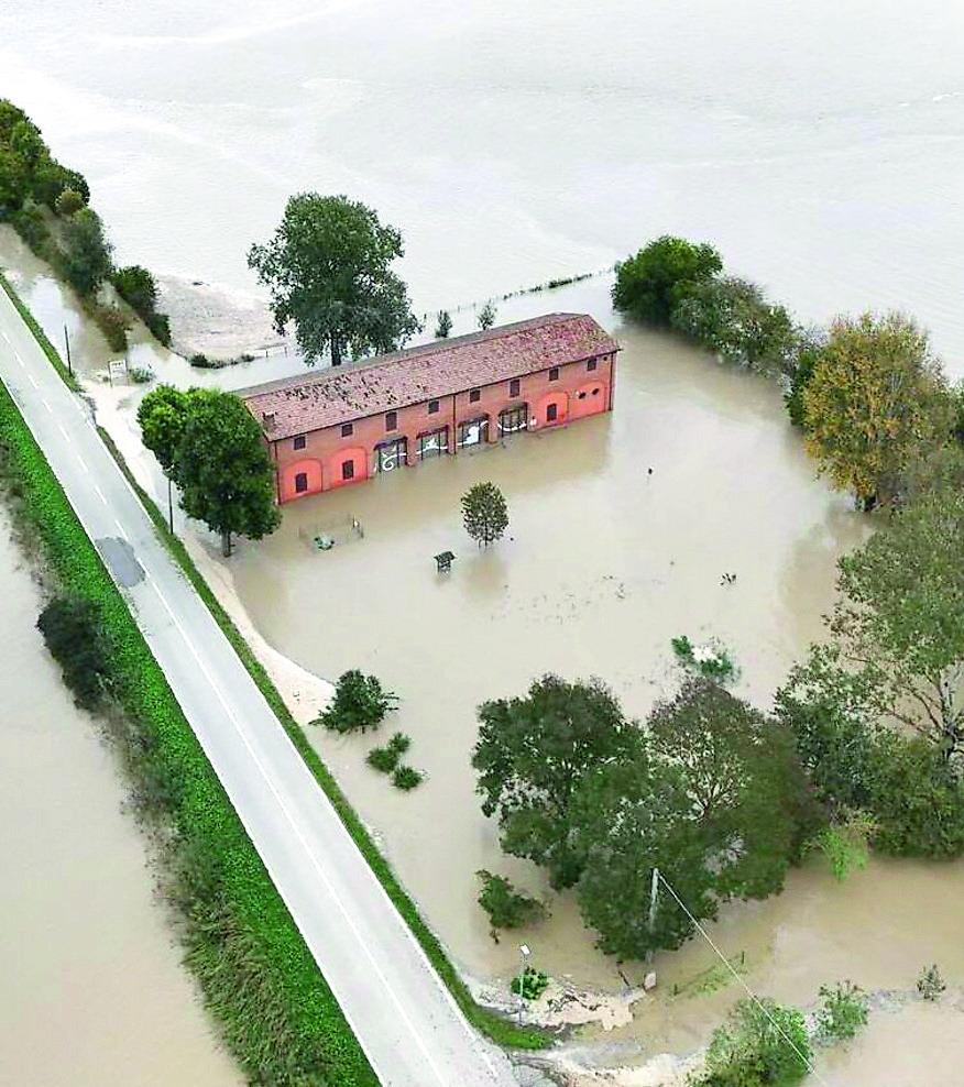 Allerta meteo, Campotto isolata e sott’acqua: raccolte fondi attivate