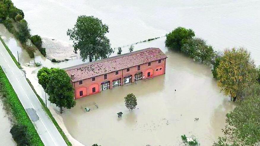 Allerta meteo, Campotto isolata e sott’acqua: raccolte fondi attivate