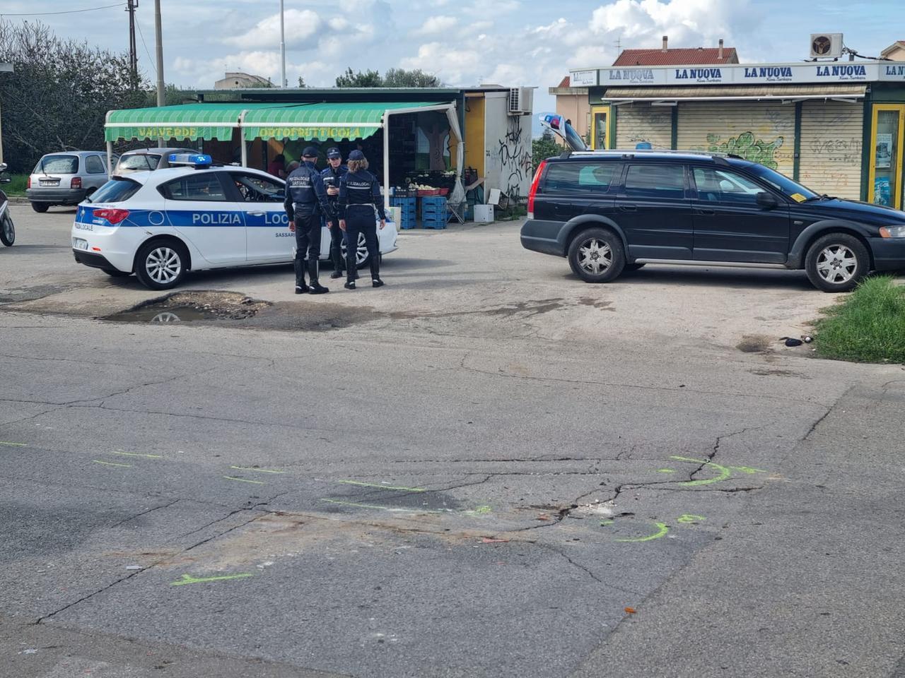 
	Il luogo dello schianto e i rilievi della polizia locale (foto Mauro Chessa)

