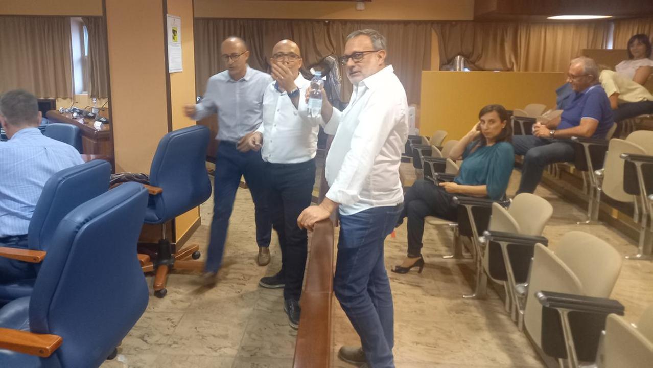Al centro il sindaco di Oristano Massimiliano Sanna e alla sua destra Luigi Mureddu capogruppo di Forza Italia