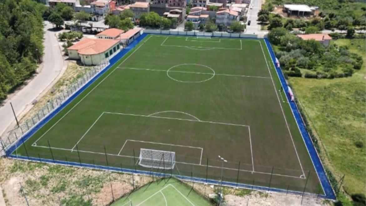 Bimbo di 11 anni travolto da un cancello scorrevole