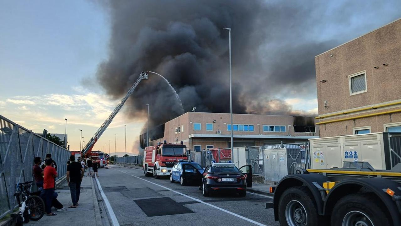 L'incendio della Logistica Xin Shun Da all'alba del 15 luglio