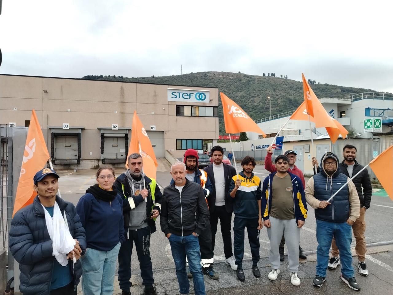 
	Il presidio dei lavoratori davanti alla Stef dell'Interporto di Gonfienti

