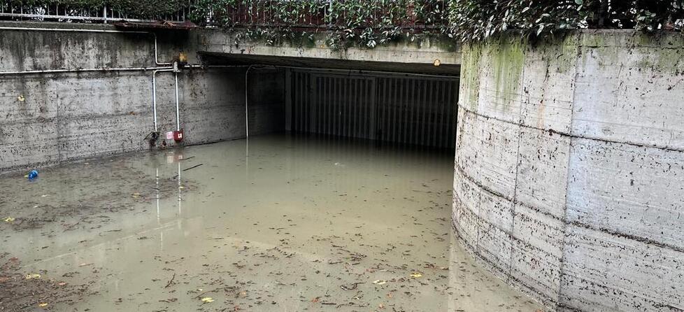Taverne e garage inondati dall’acqua: nel palazzo di via Pergolesi danni per 300mila euro