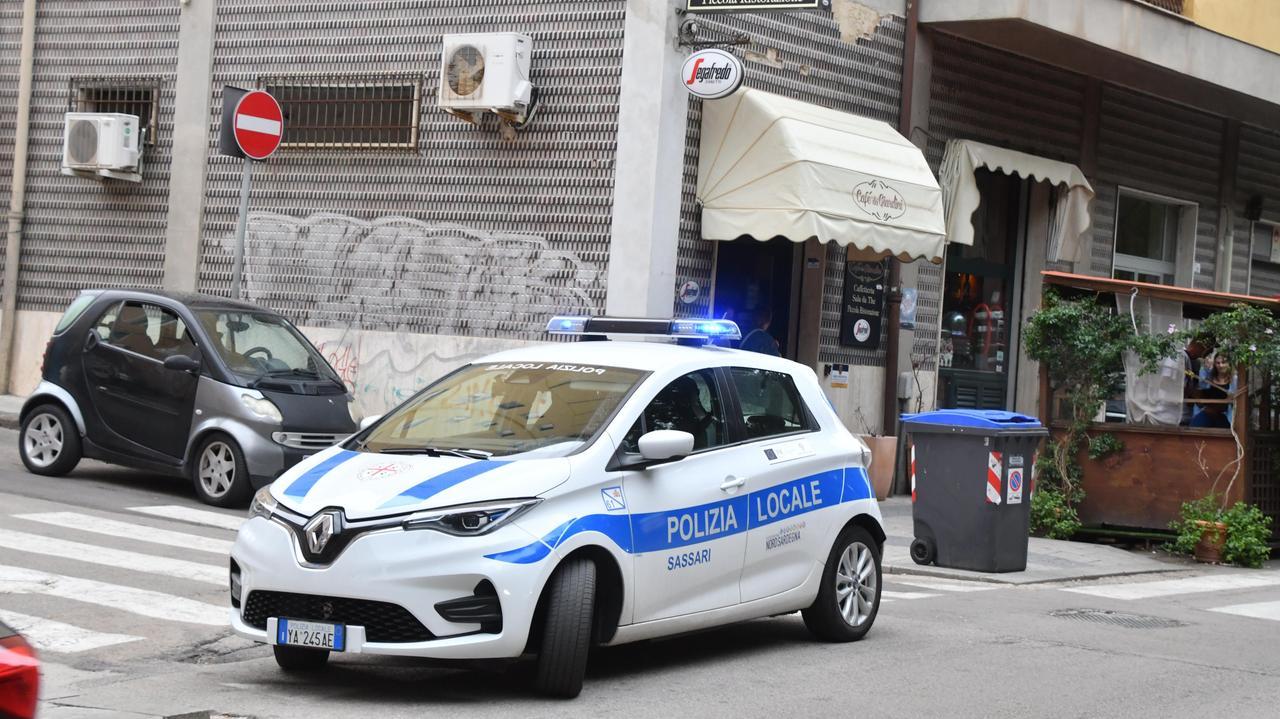 Blitz della polizia locale ai giardini pubblici di Sassari: arrestato uno spacciatore