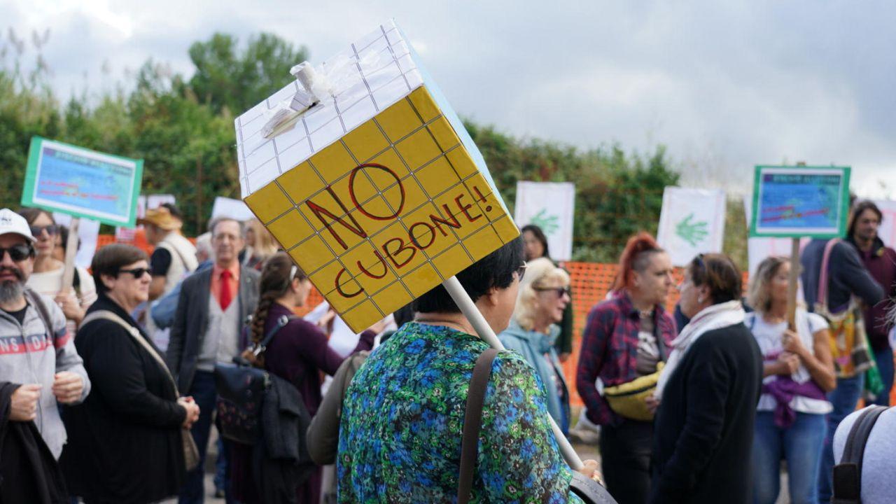 La protesta "No cubone" a Livorno (Foto di Franco Silvi)
