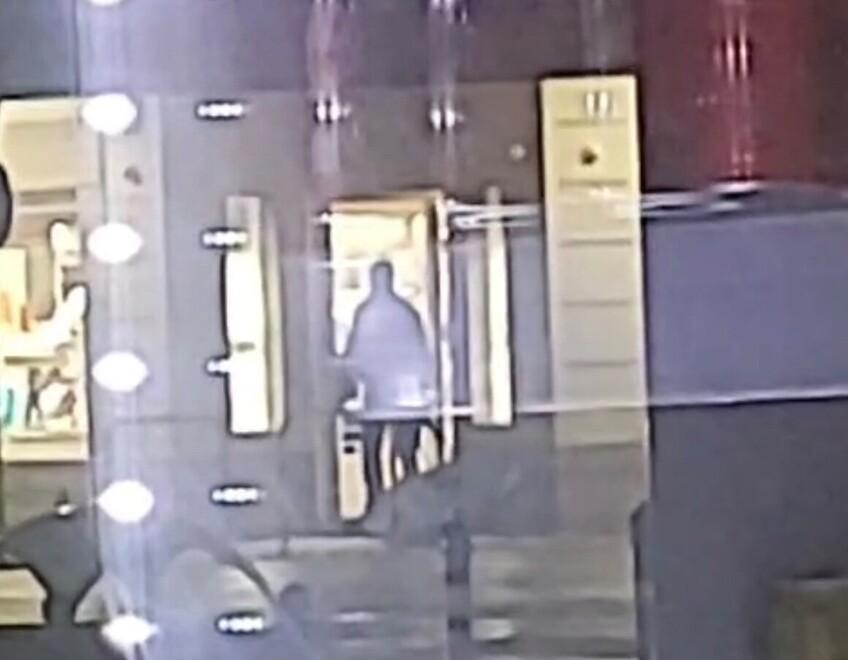 Armati di mitra e pistole rapinano la gioielleria Goldoni Sorelle