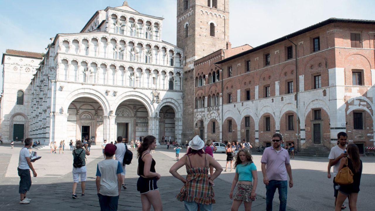 Tutti vogliono vedere Lucca: aumentano arrivi e presenze