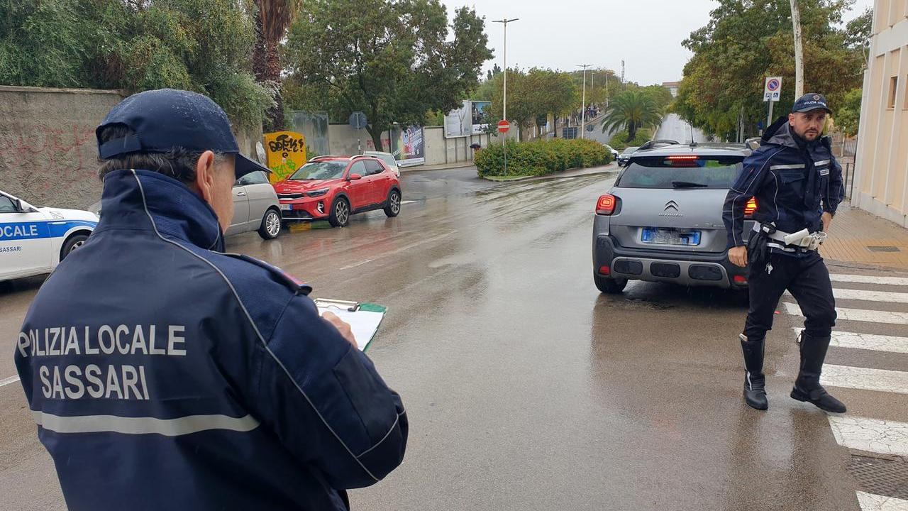 Sassari rilievi in via Turati degli agenti della Polizia Locale