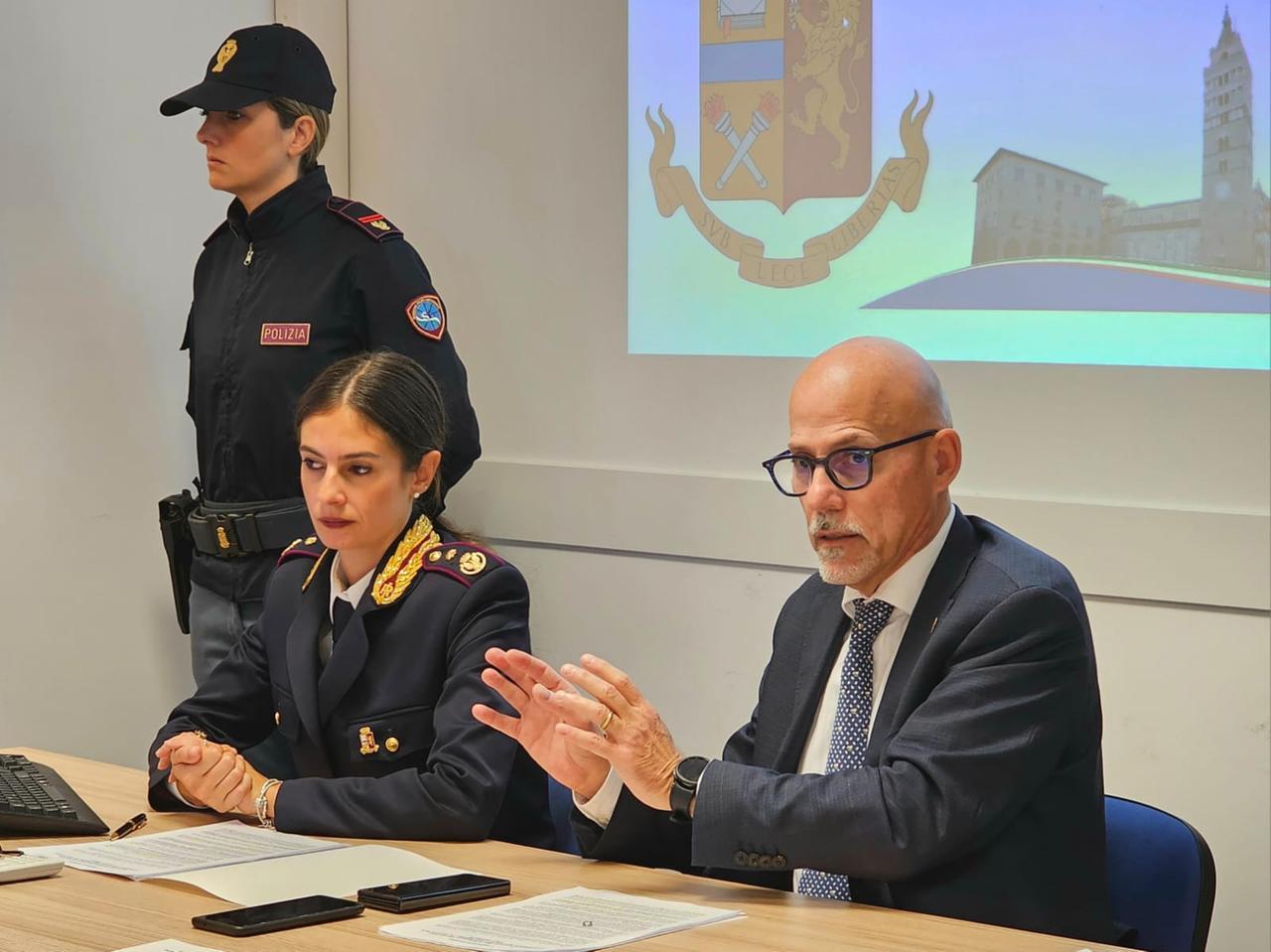 Smaltimento illegale di rifiuti tessili nella Piana: sequestrati beni mobili e immobili per 230mila a un 40enne
