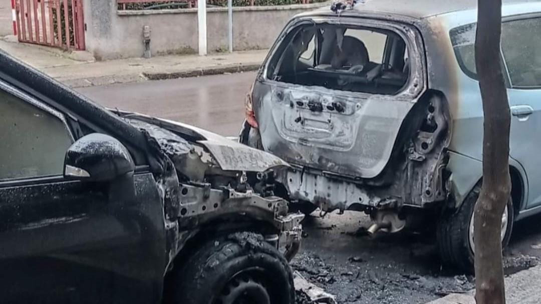 Sassari, altre due auto bruciate: ormai è allarme