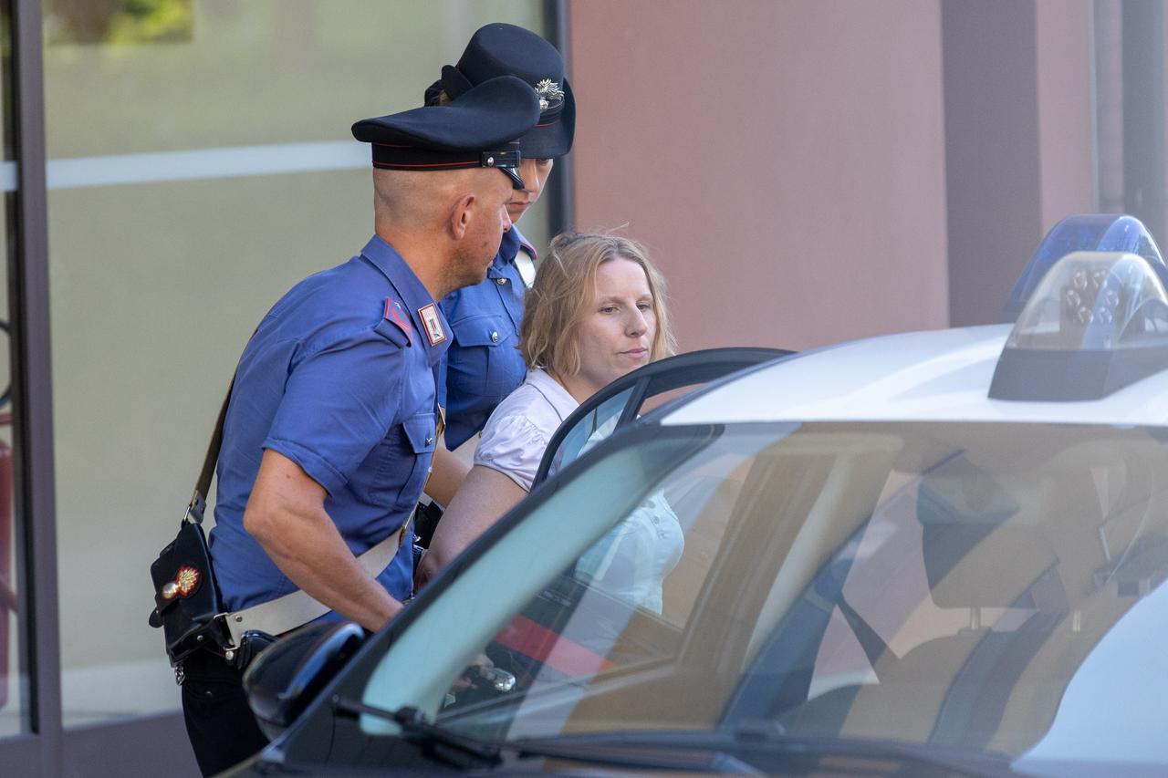 
	Sara Corcione al momento dell'arresto (foto Rubin)

