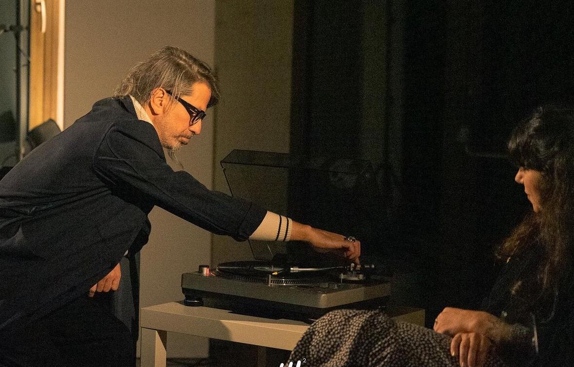 Vinili, una raccolta fondi per il progetto di ascolto dei “classici moderni”