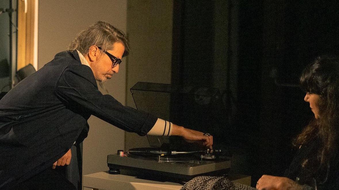 Vinili, una raccolta fondi per il progetto di ascolto dei “classici moderni”