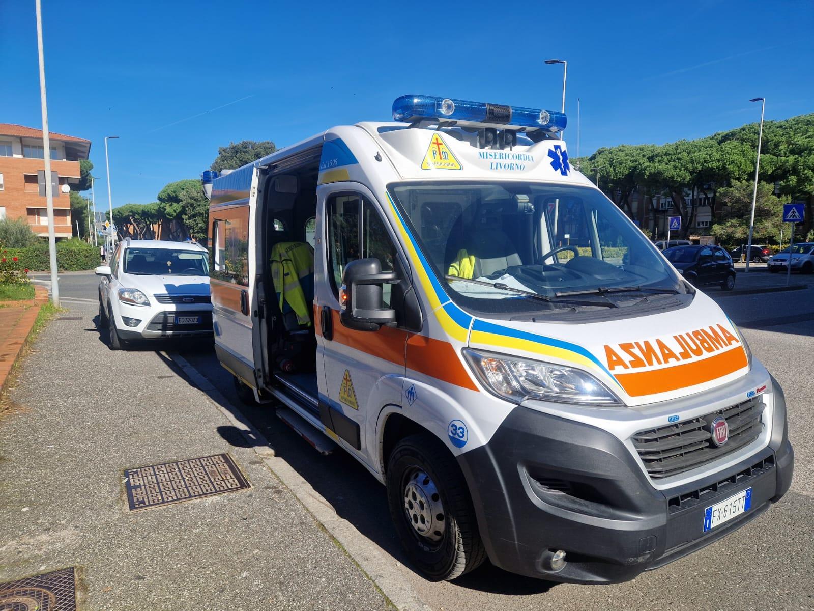 Un'ambulanza della Misericordia di via Verdi (foto d'archivio)