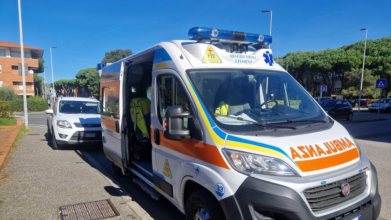 Un'ambulanza della Misericordia di via Verdi (foto d'archivio)