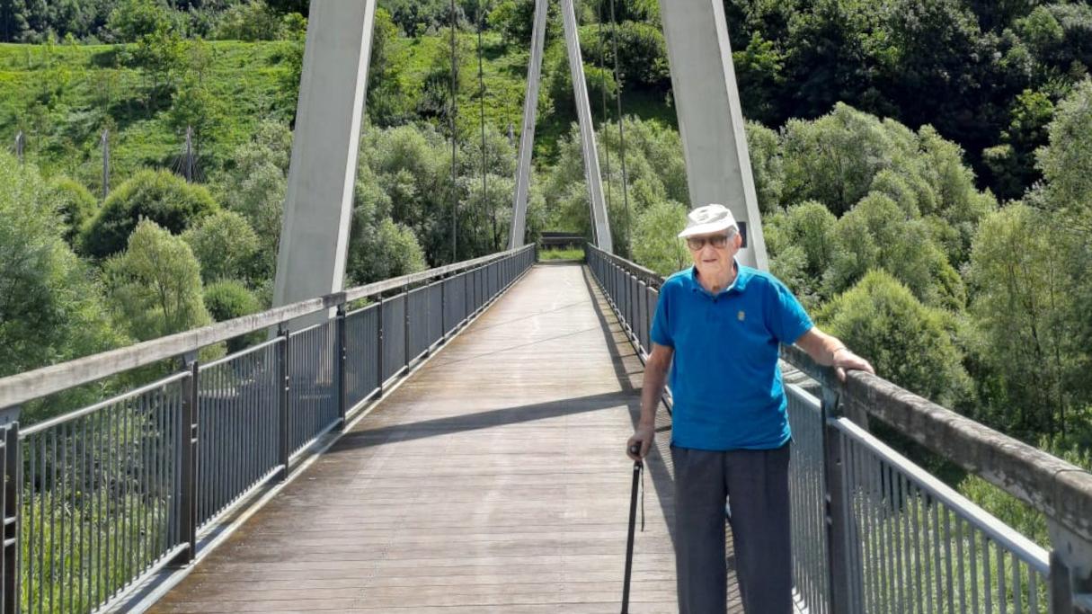 Nonno Armando, tifoso del Livorno da guinness: 102 candeline amaranto per lui