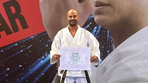 Cabras, 6° Dan per il karateka 40enne Roberto Tronci: «Il più giovane in Sardegna»