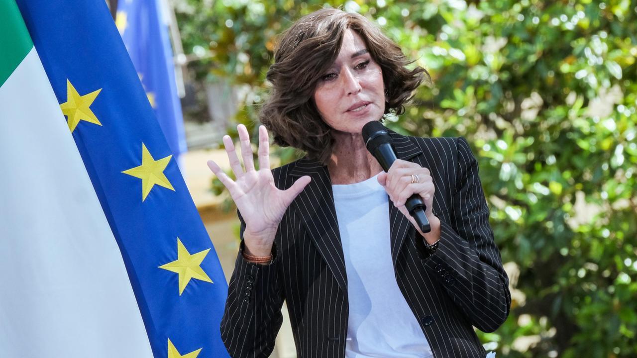 La ministra Anna Maria Bernini: «L’Et porterà a Lula una città della scienza»