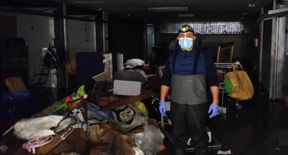 Dentro al cimitero delle auto di via Zucchi a Modena: «Almeno un milione di euro di danni»