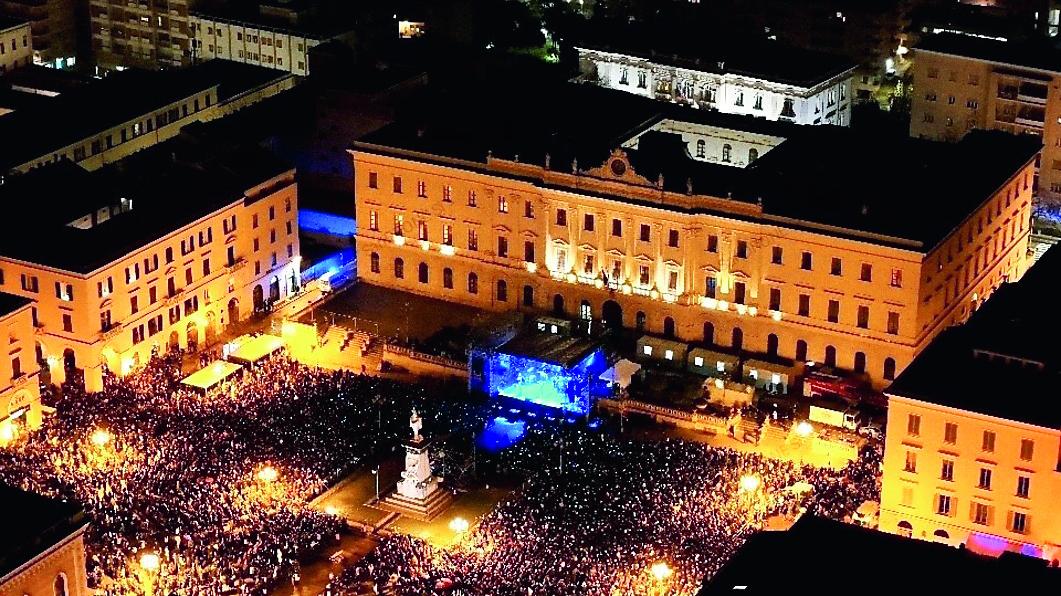 Capodanno Alghero, Mika o Tommaso Paradiso: nella Riviera è corsa a due