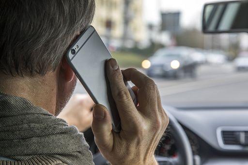 Nuovo codice della strada: patente sospesa per uso dei telefonini ed eccesso di velocità. Ecco tutte le novità