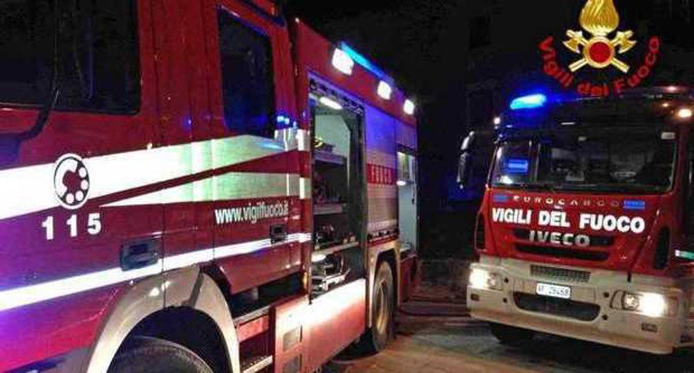 Prato, principio d’incendio in un palazzo del centro: soccorse sette persone