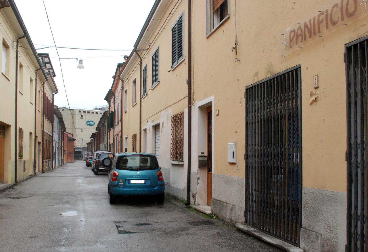 Argenta, rapinatori vestiti da postini messi in fuga dai carabinieri