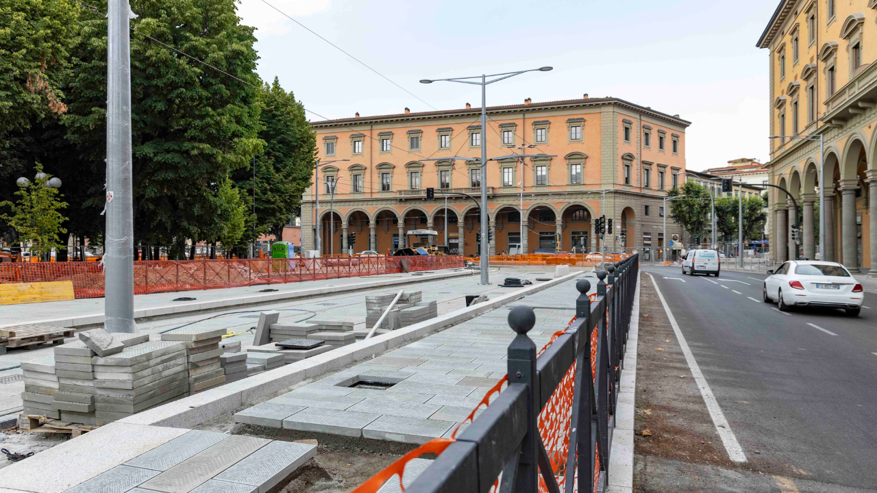 La tramvia in piazza della Libertà