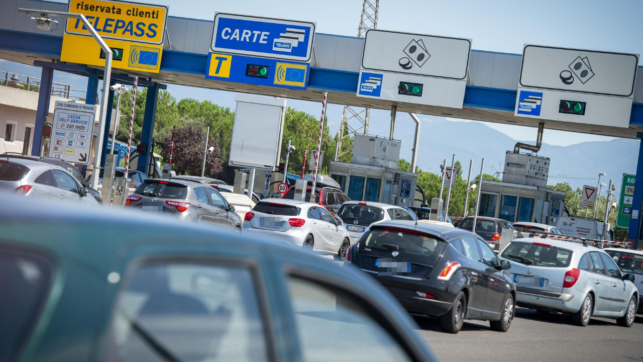 No pedaggio per tir e residenti tra i caselli di Lucca e Altopascio: la proposta per ridurre il traffico della Piana