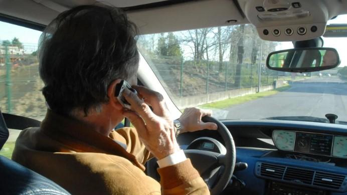 Arriva il nuovo Codice della strada: tutte le novità su smartphone, multe, alcol e patente