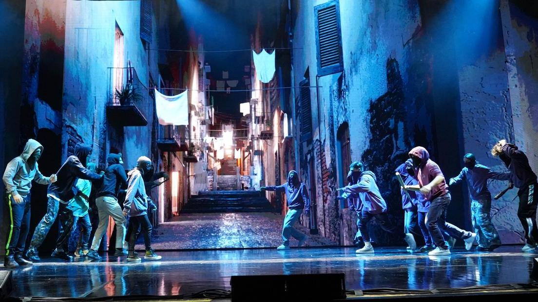 “Mare fuori”, il musical arriva a Modena: la prima nazionale è al teatro Pavarotti-Freni