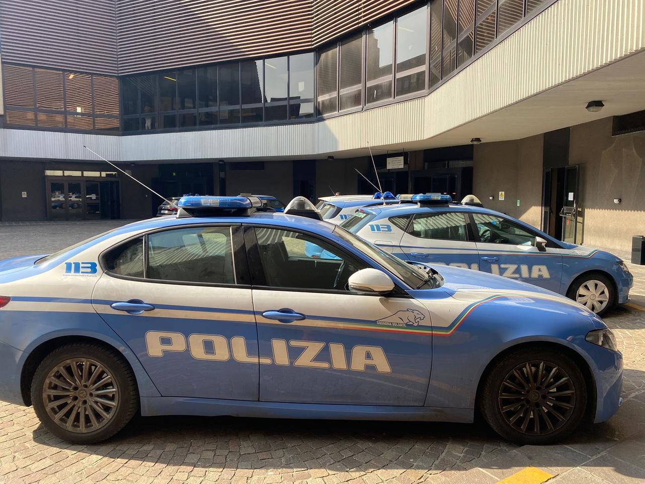 Barista violentata dal ladro che la minaccia col coltello